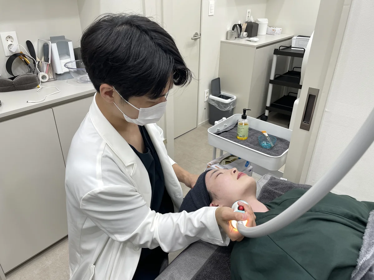 Doctor preparing patient for 600-shot Ultherapy Prime treatment at RE:BERRY Gangnam Seoul